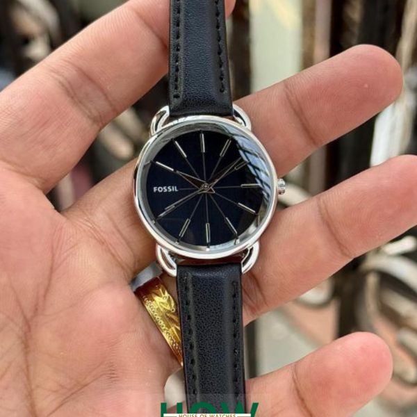 Minimalist Leather Belt with Classic Buckle – Black