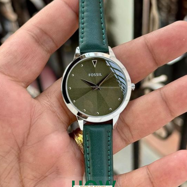 Minimalist Leather Belt with Classic Buckle – Dark Brown