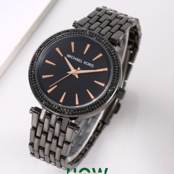 Elegant Seashell Dial Bracelet-Style Women’s Watch